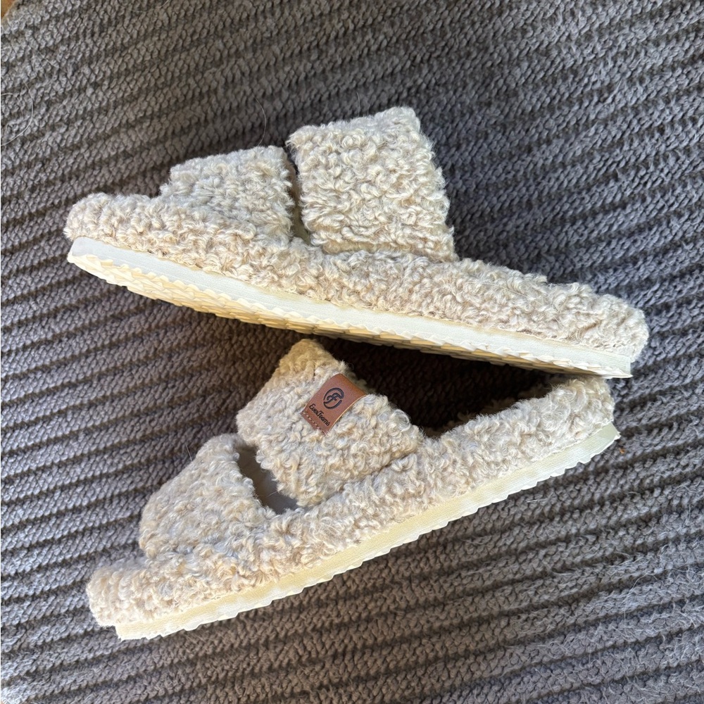 Everfoam Fluffy Faux Fur Slippers size 7-8